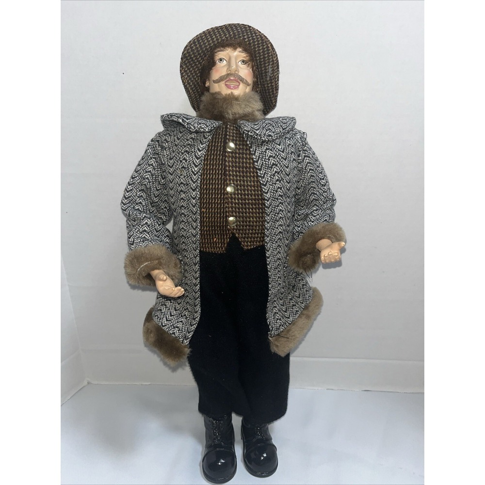 Dickens Style Caroler , Poseable Arms , Top Hat Faux Fur Trim Cost , 18"‎